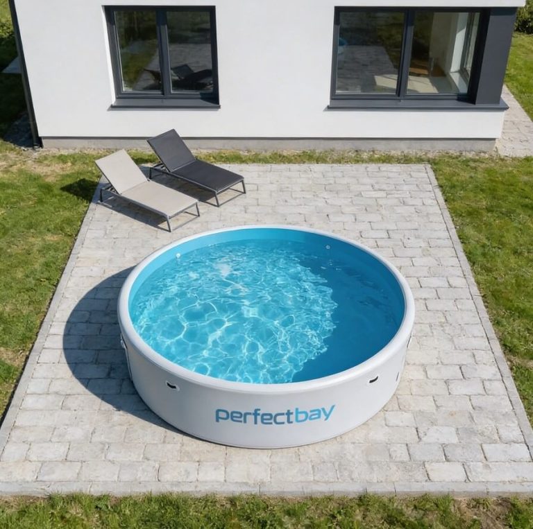 Runder Drop-Stitch-Pool PerfectBay auf einer Terrasse aus Pflastersteinen neben einem modernen Haus