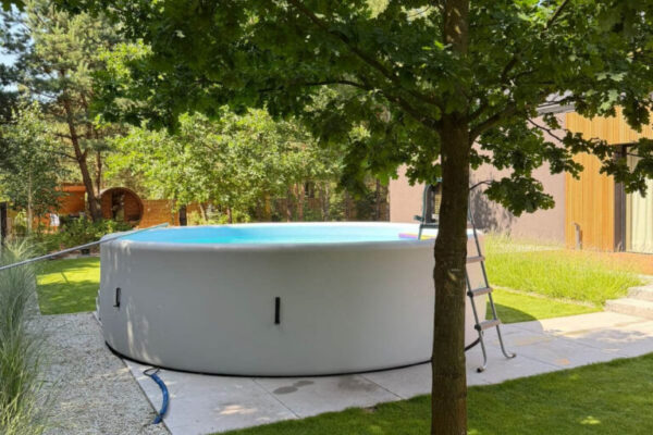 kundenprojekt-drop-stitch-pool-garten Drop-Stitch Pool Installation im Garten eines Kunden