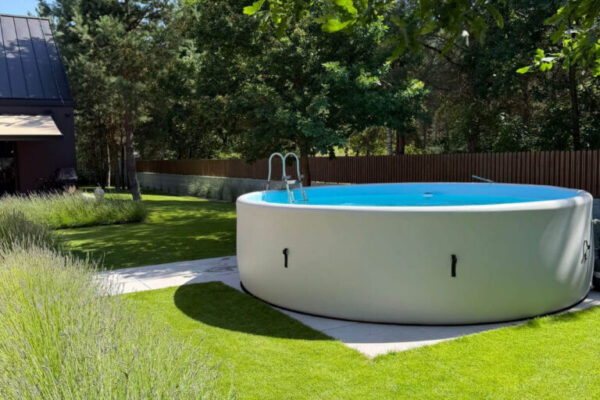 perfectbay-drop-stitch-kundenbild Kundenbild eines runden Perfectbay Pools im Garten