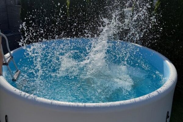 PerfectBay Pool beim Kunden PerfectBay Pool beim Kunden im Garten – stabiler aufblasbarer Drop-Stitch Pool